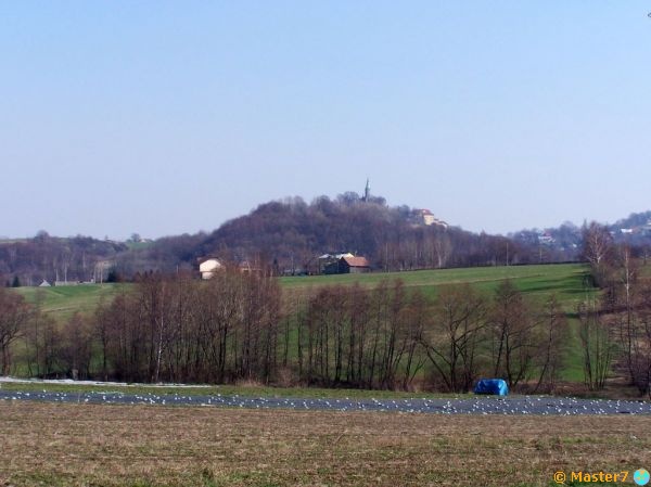 Kościół w Biskupicach widziany z Tomaszkowic