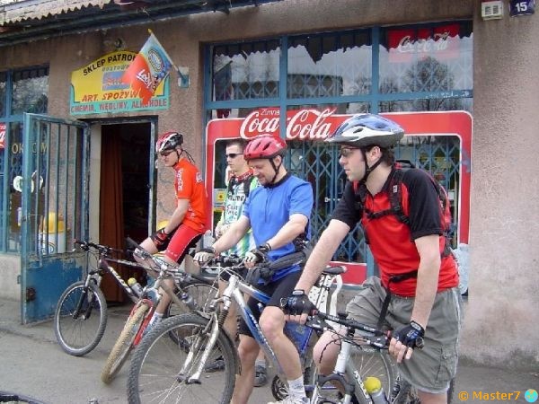 Pod sklepem w Brzoskwini